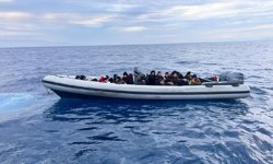 Aydın açıklarında 25 düzensiz göçmen ve 1 göçmen kaçakçısı yakalandı