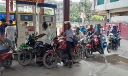 Bangladeş, yakıt krizi nedeniyle çalışma saatlerini azalttı