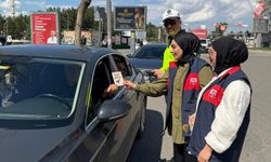 Batman'da 112 ekiplerinden sürücülere yol üstü bilgilendirme