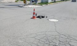 Batman'da yolun bir bölümünde meydana gelen göçük ulaşımı aksattı