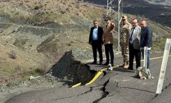 Baykan’da şiddetli yağış yolları çökertti: Ulaşım kontrollü sağlanıyor