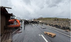 Bitlis-Van yolunda feci kaza: Biri ağır 3 yaralı