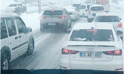 Bitlis'te kış geri geldi: 84 köy yolu ulaşıma kapandı