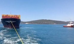 Çanakkale Boğazı'nda arızalanan konteyner yüklü gemi güvenli bölgeye demirletildi