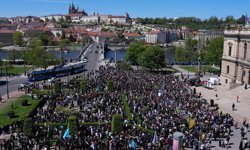 Çekya'da hükümetin medya planı öğrencileri sokaklara döktü