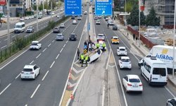 Diyarbakır'da otomobil refüje çarparak ters döndü