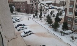 Elazığ'da ceviz büyüklüğünde dolu yağdı, kent merkezi beyaza büründü