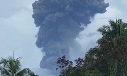 Endonezya'da Semeru Yanardağı yeniden faaliyete geçti