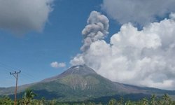 Endonezya'daki Lewotobi Dağı patladı