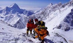 Everest'te sahte kurtarma ve dolandırıcılık skandalı