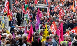 Fransa'da bütçe isyanı büyüyor: Öğretmenler sokağa döküldü