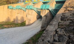 Göksu Barajı'nda kontrollü su tahliyesi başlatıldı