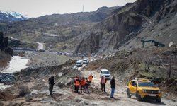 Hakkari-Van kara yolundaki heyelan bölgesinde çalışmalar sürüyor