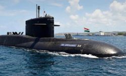 Hindistan yeni nükleer denizaltısı INS Aridhaman'ı suya indirdi