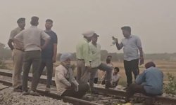 Hindistan'da demiryoluna döşenen patlayıcı infilak etti, saldırgan öldü