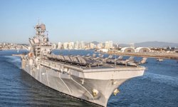 İran, ABD gemisini hedef aldı