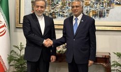 İran Dışişleri Bakanı Arakçi, Pakistanlı mevkidaşı Dar ile görüştü