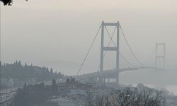 İstanbul'da sis sürprizi: Köprü görünmez oldu