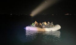 İzmir açıklarında 25 düzensiz göçmen yakalandı