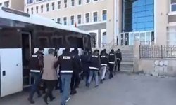 İzmir'de arama kaydı bulunan 92 kişi yakalandı