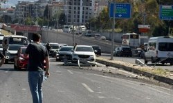 İzmir'de freni patlayan tır, araçlara çarptı: Ölü ve yaralılar var