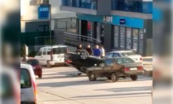 İzmir'de iki aracın karıştığı kazada bir sürücü hafif yaralandı