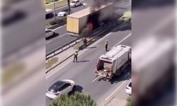 İzmir'de seyir halindeki tır alev aldı