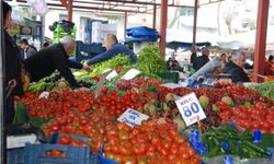 İzmir’de yağışlar pazarcı esnafını etkiledi: İşler yarı yarıya düştü, maliyetler arttı