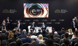 Lavrov: ABD'nin İran'daki saldırılarının amaçlarından biri petrolün kontrolünü ele geçirmekti