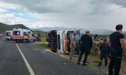 Lice'de midibüs devrildi: 1 ölü 12 yaralı