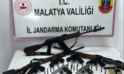 Malatya'da çok sayıda ruhsatsız silah ve mühimmat ele geçirildi: 3 gözaltı