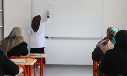 Malatya'da yaşlı vatandaşlara okuma yazma desteği