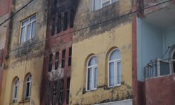 Mardin'de 2 katlı binada yangın: 4 kişi dumandan etkilendi