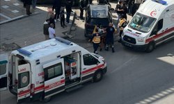 Mardin'de motosiklet otomobile çarptı: 3 yaralı