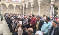 Mersin'de okul saldırılarında hayatını kaybedenler için gıyabi cenaze namazı kılındı