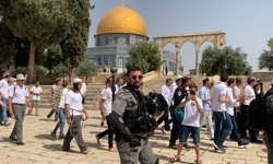 Mescid-i Aksa'ya provokatif baskın