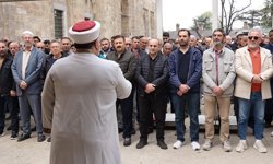 Okul saldırılarında hayatını kaybedenler için gıyabi cenaze namazı kılındı