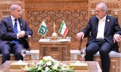 Pakistan Başbakanı Şerif ile İran Cumhurbaşkanı Pezeşkiyan görüştü