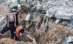 Refah'ta enkaz altında şehitler: Sivil savunmadan acil çağrı