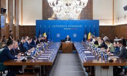 Romanya'da hükümet krizi: Bakanlar peş peşe istifa etti