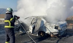 Seyir halindeki otomobil alev aldı: 4 kişilik aile facianın eşiğinden döndü