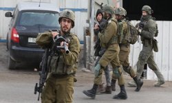 Siyonist işgalciler Batı Şeria'da baskınlarını artırdı: 50'den fazla Filistinli esir alındı