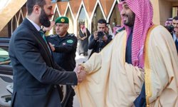 Suriye Devlet Başkanı eş-Şara, Suudi Arabistan Veliaht Prensi Selman ile görüştü