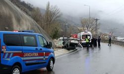 Sürücünün direksiyon hakimiyetini kaybettiği otomobil takla atarak ters döndü: 5 yaralı