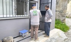 Tarsus'ta kesilen hayır kurbanlarının etleri İhtiyaç sahiplerine dağıtılıyor