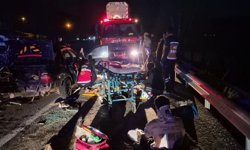 Van'da göçmenleri taşıyan otomobil kaza yaptı: 7 yaralı