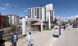 Van'dan İran'a 6 tır tıbbi yardım daha gönderildi