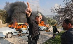 Yahudi çeteler, Filistinlilerin ev ve araçlarını yaktı