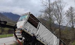 Yeni Darıderesi'nde kaza: 3 kişi hastanede