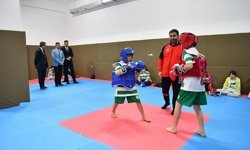 Yeşilyurt Belediyesi, okulun spor salonunu yeniledi